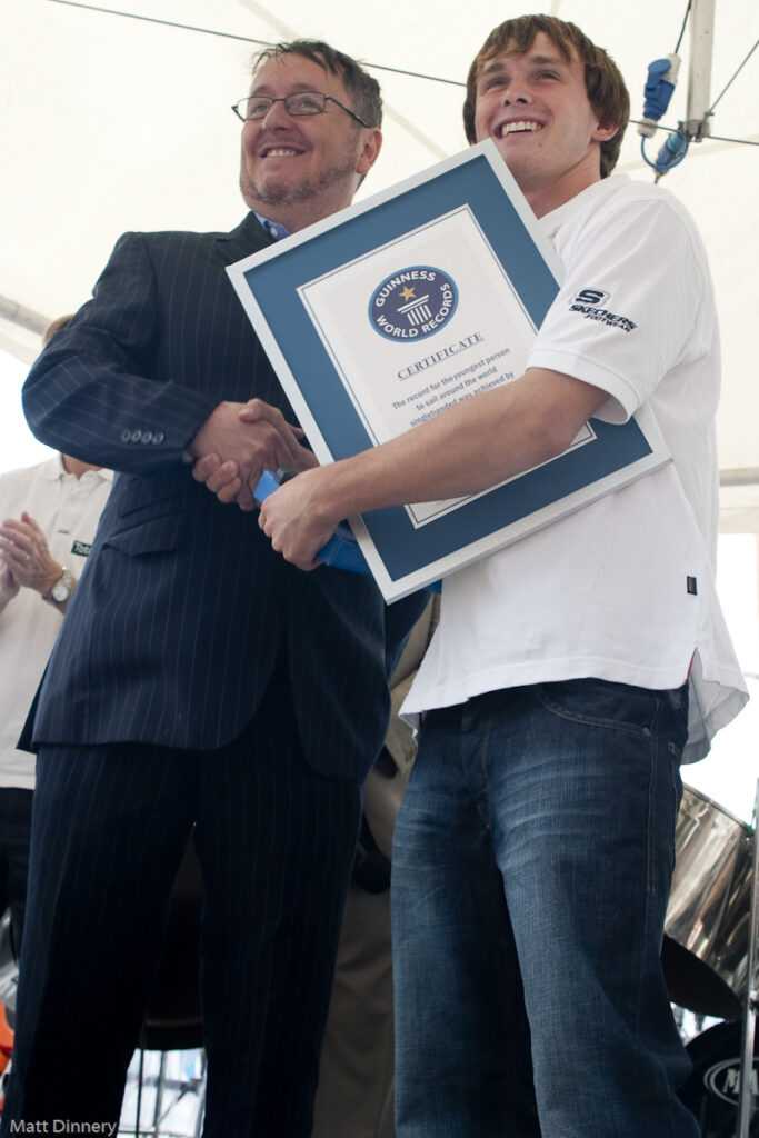 File Mike Perham With The Guinness World Records Certificate Within